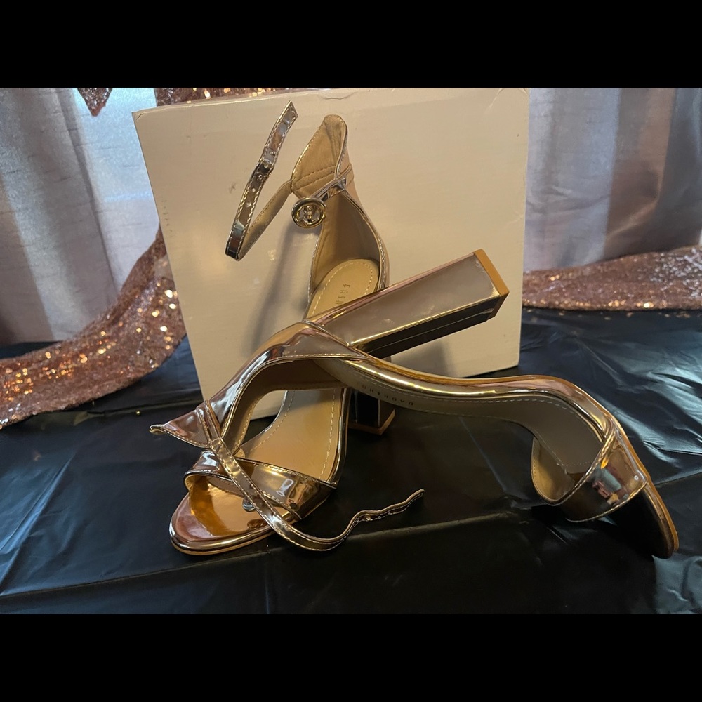 Fashion rose gold metallic heels